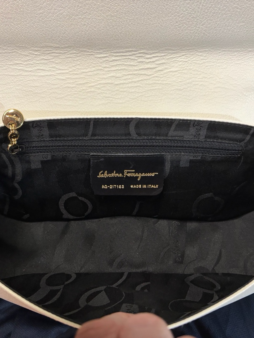 Vintage Salvatore Ferragamo Gancini Ivory Leather Shoulder Bag Gold Hardware - Picture 4 of 5